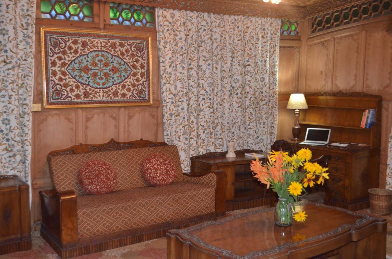 นิว อเล็กซานดร้า กรุ๊ป ออฟ เฮาส์โบ๊ท Hotel ศรีนาการ์ ภายนอก รูปภาพ
