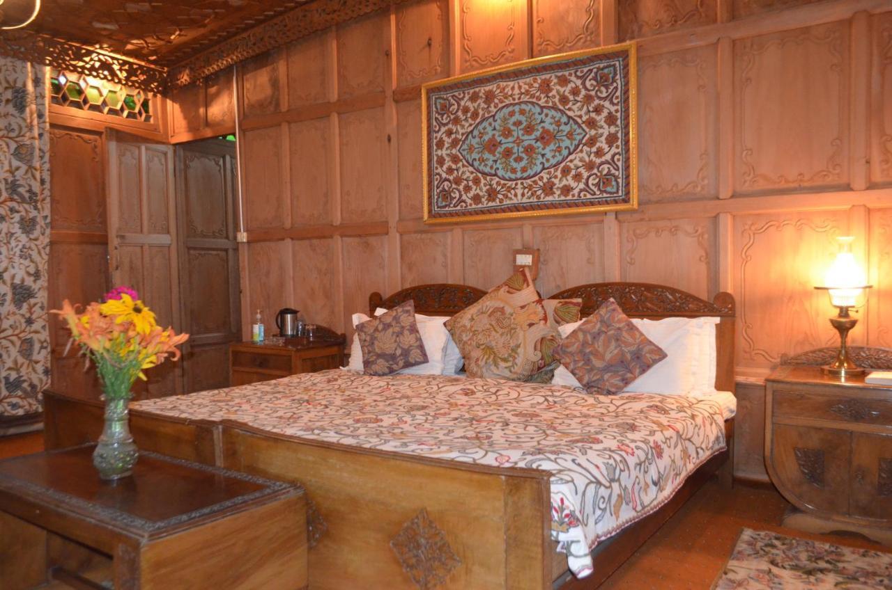 นิว อเล็กซานดร้า กรุ๊ป ออฟ เฮาส์โบ๊ท Hotel ศรีนาการ์ ภายนอก รูปภาพ