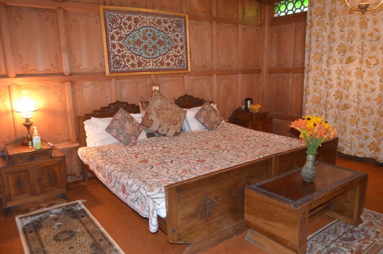 นิว อเล็กซานดร้า กรุ๊ป ออฟ เฮาส์โบ๊ท Hotel ศรีนาการ์ ภายนอก รูปภาพ