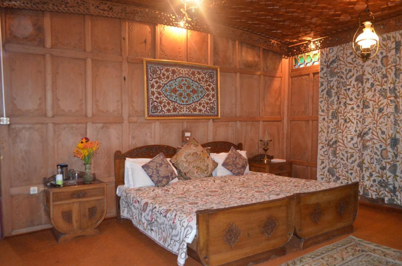 นิว อเล็กซานดร้า กรุ๊ป ออฟ เฮาส์โบ๊ท Hotel ศรีนาการ์ ภายนอก รูปภาพ